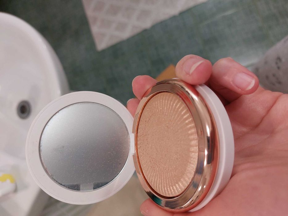 Anastasia beverly hills sun idol rozświetlacz glow seeker