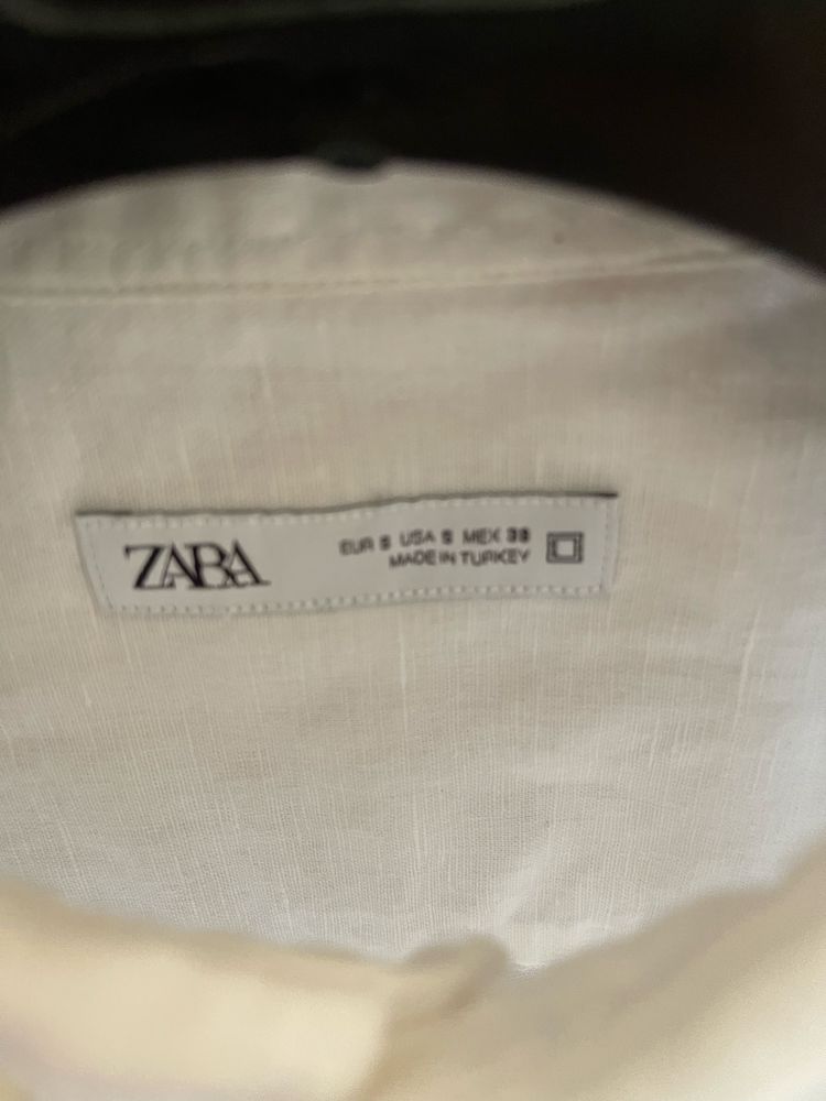 2 camisas brancas Zara em algodao e algodao e linho e 1 de bonbazine .