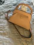 Bolsa GUESS, tela textuarizada, com 2 alças, de mão e ombro(pode ser r