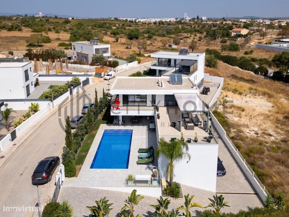 Moradia de luxo T3 com piscina aquecida