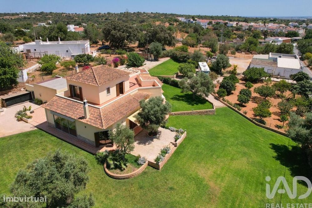 Casa / Villa T4 em Quelfes de 260,00 m2