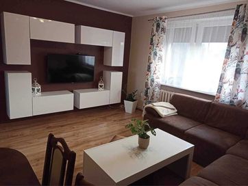 Umeblowane gotowe 3-pokojowe mieszkanie w Wełnie z garażem i ogrodami.