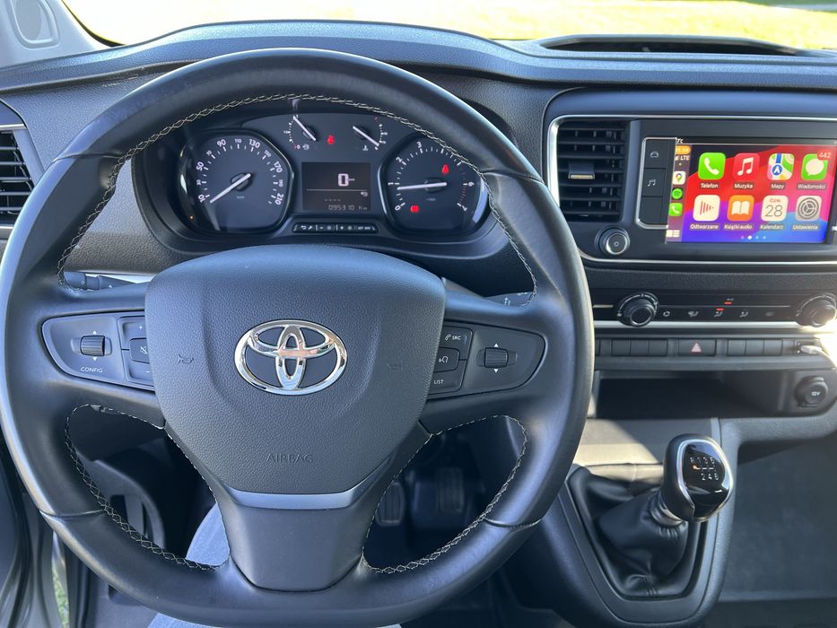 Wynajem busa/Przewóz osób Toyota Proace 9-osobowa