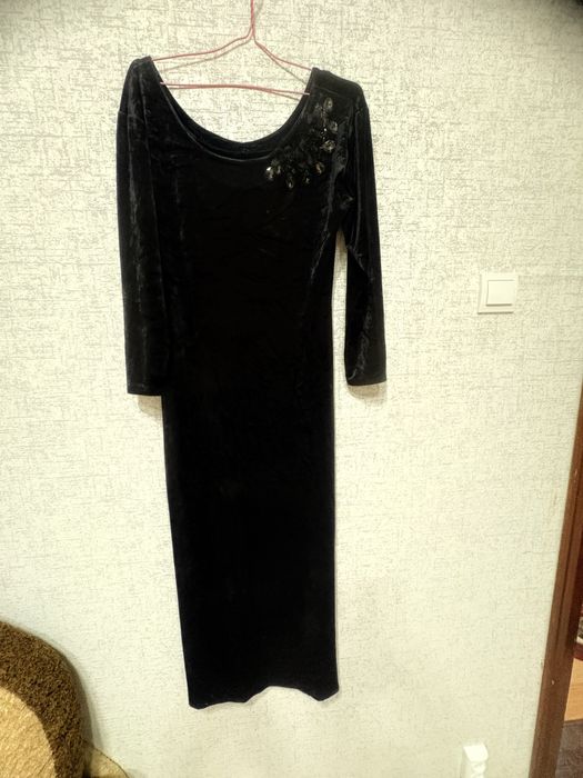 Продам вечірнє плаття  велюрове пряме