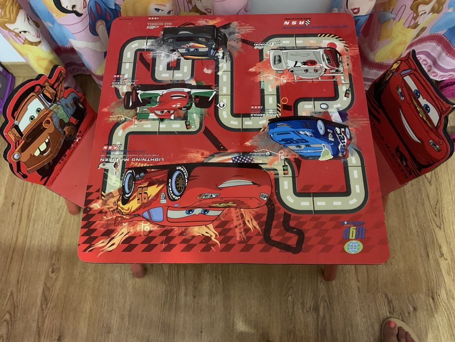 Mesa infantil e 2 cadeiras