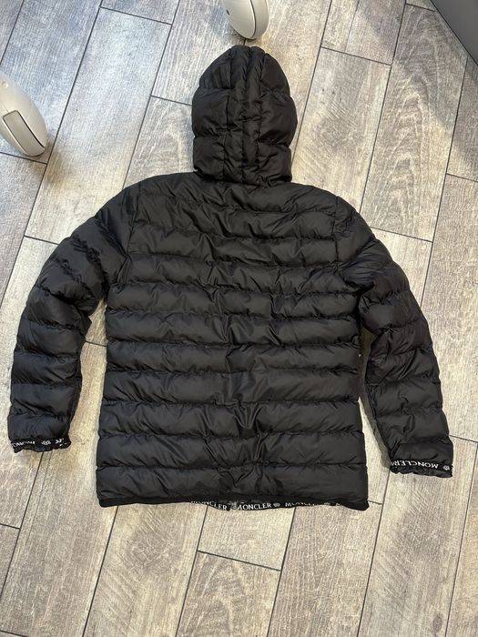Пуховик , куртка Moncler