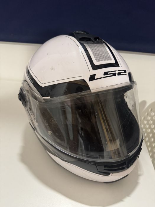 Capacete usado em boas condições