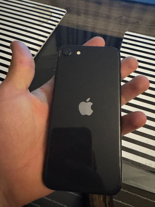 Sprzedam iPhone'a se 2020 Zablokowany na części