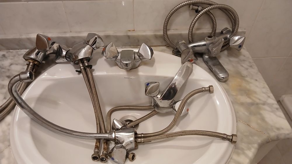 Torneiras usadas WC e Cozinha + Lavatório Madalena