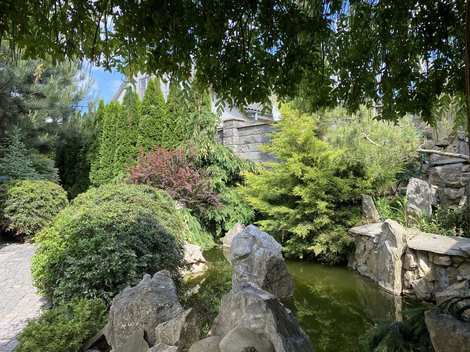 Будинок в районі «Новий двір» 10 соток. Зручна локація.