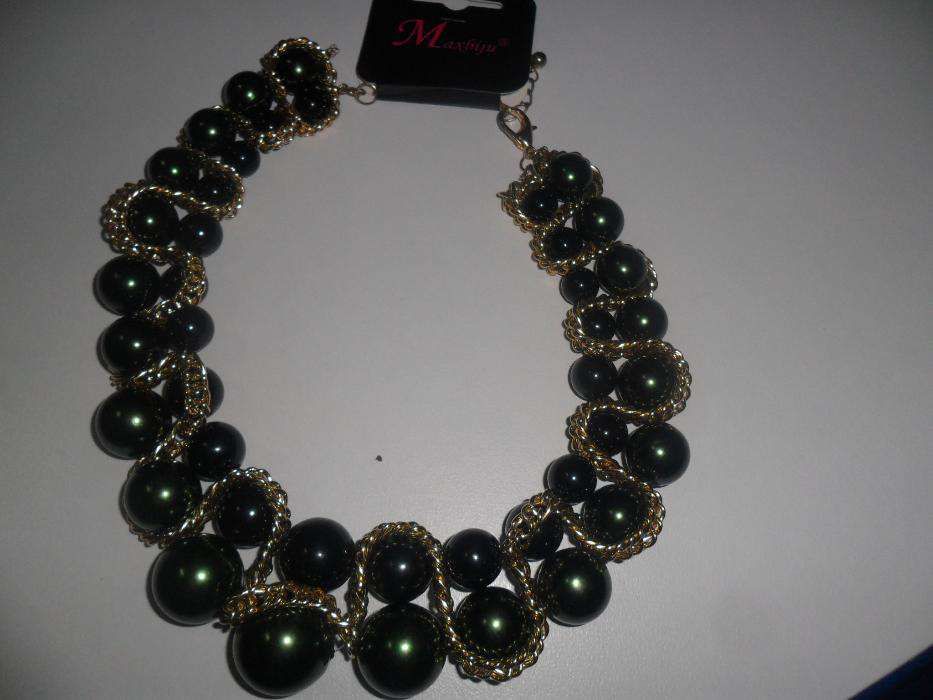 Colar verde novo