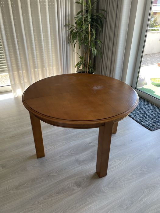 Mesa de Jantar Extensível em Madeira de Cerejeira - Oportunidade!
