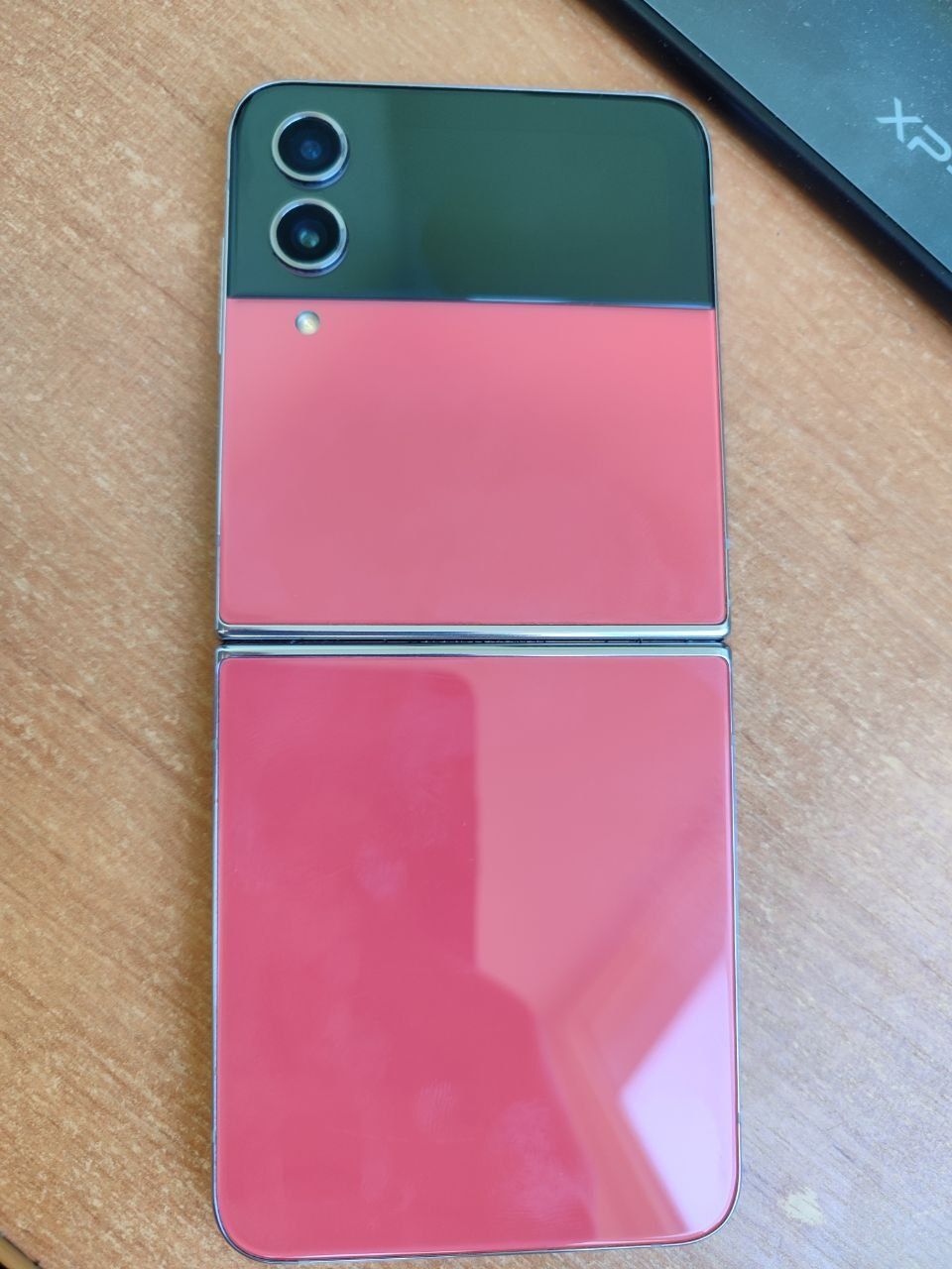 Samsung Galaxy Z Flip 4 256GB.

Отличное состояние