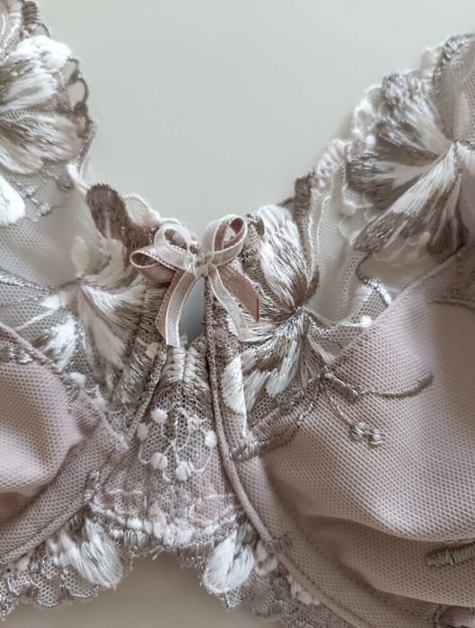 M&S шикарный бюстгальтер 95-40DD минимизер.