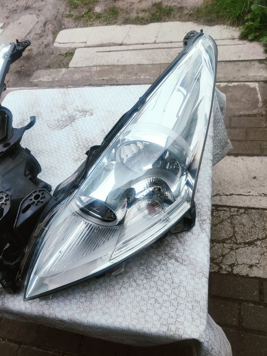 Peugeot 5008 Lampy przednie lewa i prawa