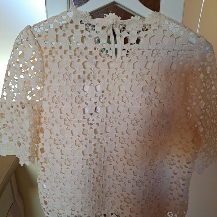 Blusa branca e creme