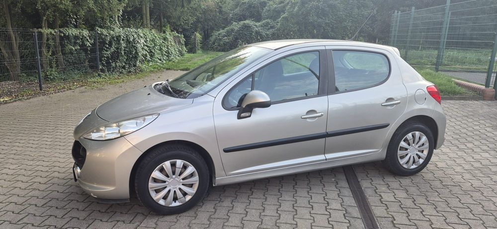 Peugeot 207 1.4 benzyna 75 kM-pelen serwis.