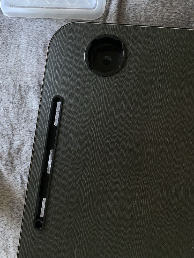 Stolik pod laptopa