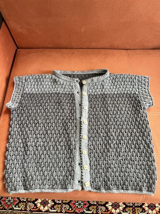 Жилетка жіноча вязана (ручна робота)