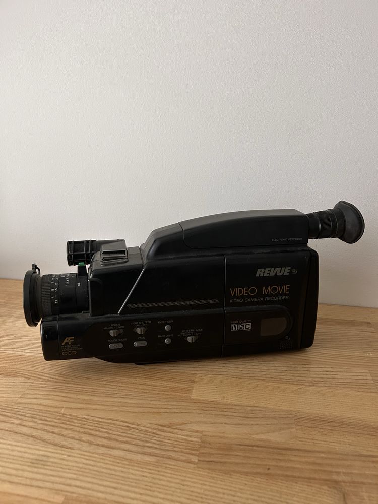 Klasyczna kamera VHS-C marki Revue, model VKR 2302