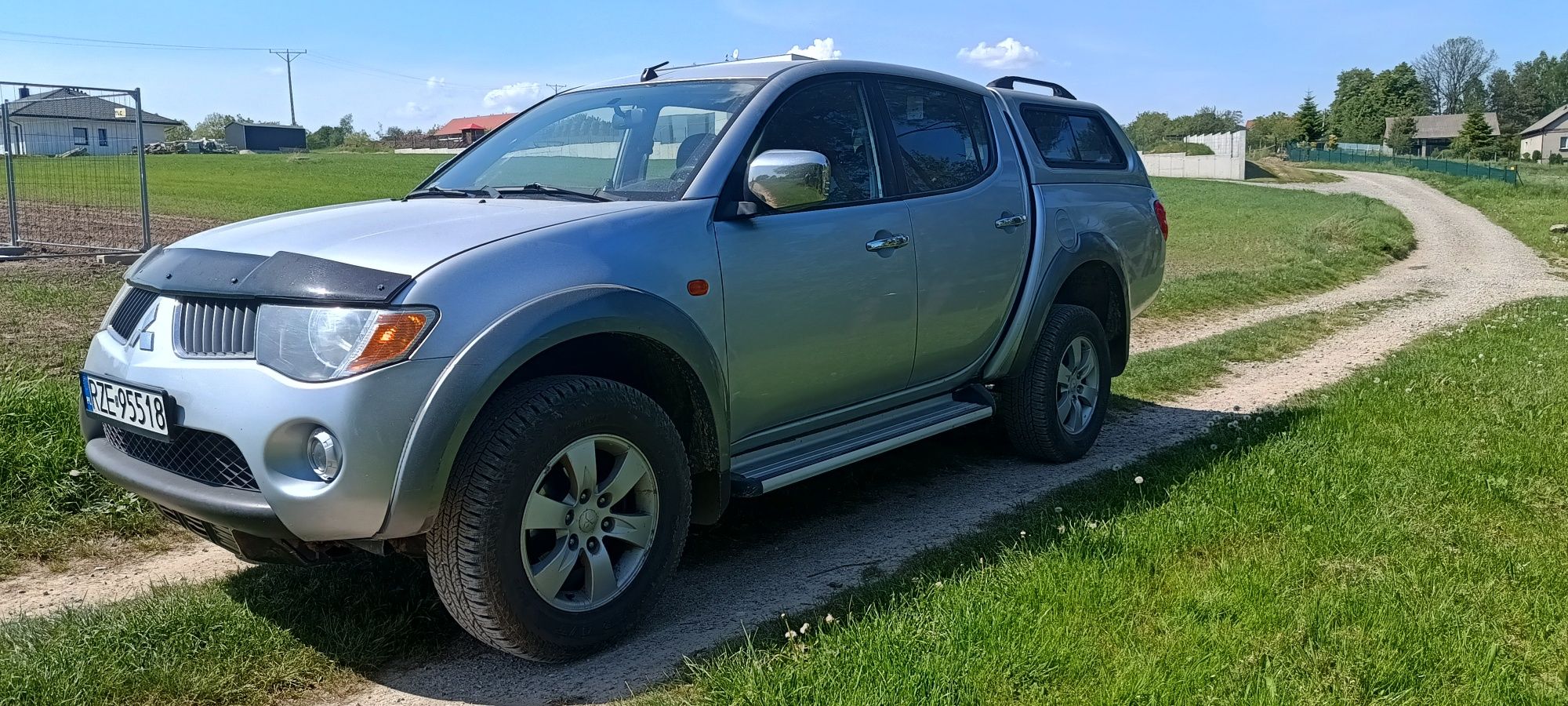 Mitsubishi L200 napęd 4x4 diesel manualna