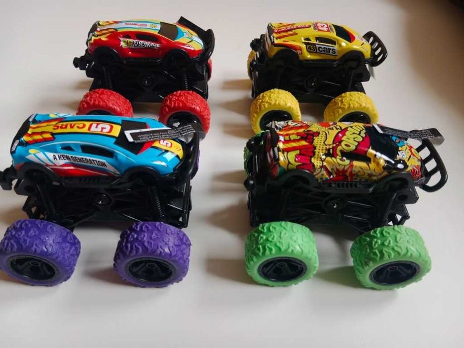 Zestaw 4 solidne i kolorowe samochodziki