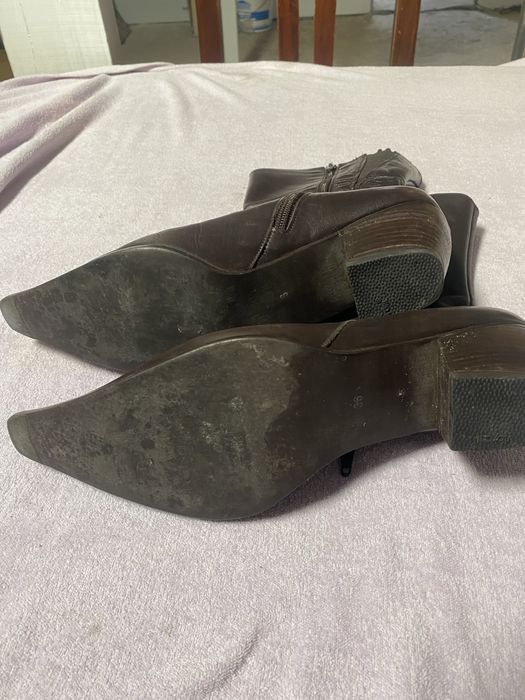 Botas castanhas de cano curto n36