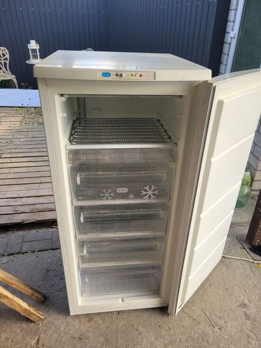 Морозильна камера Zanussi