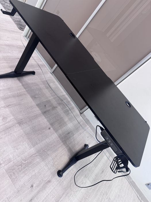 Biurko komputerowe regulowane 140x60