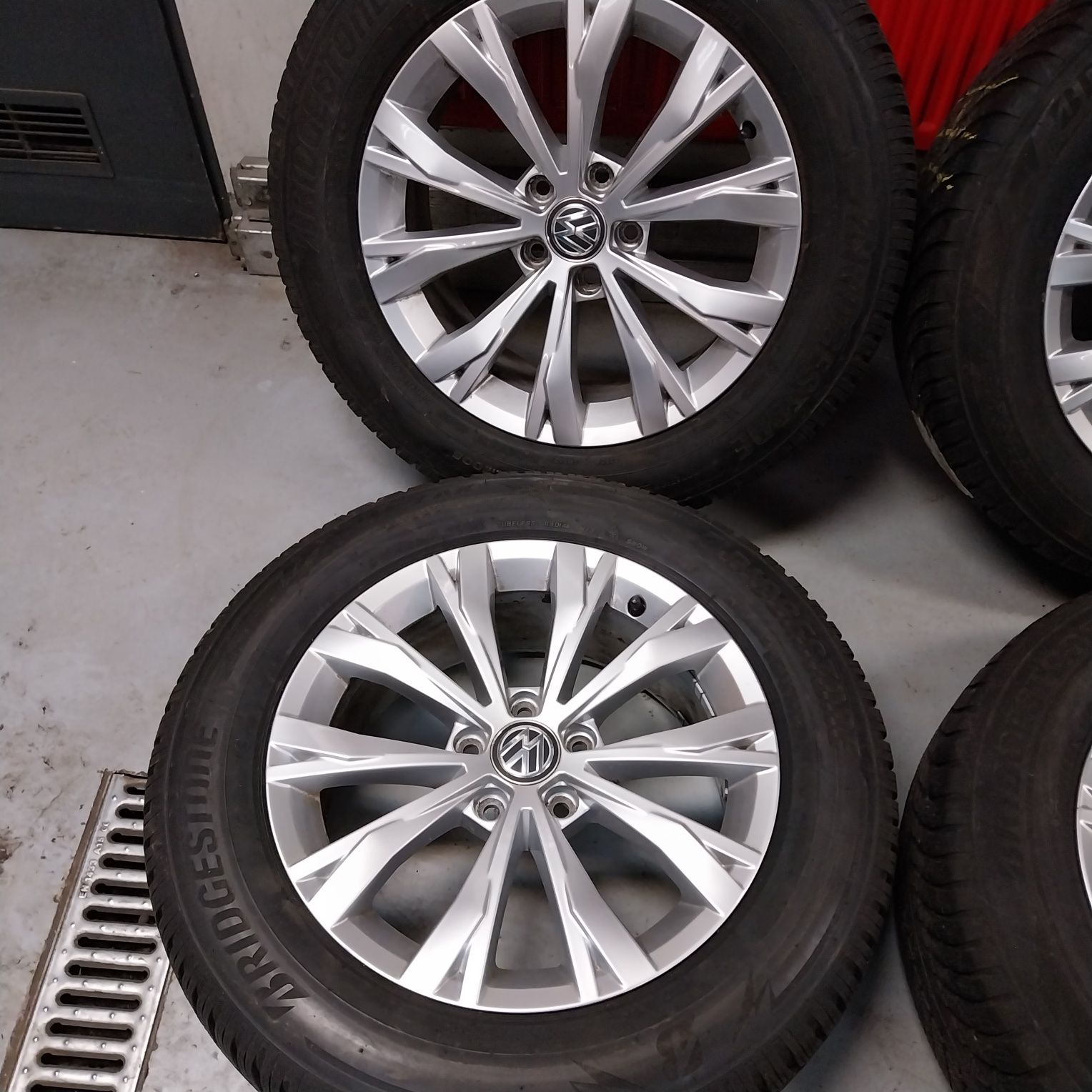 Całe Koła Zimowe VW R17 5X112 7J ET 40