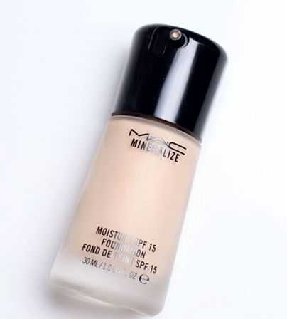 Podkład nawilżający MAC Mineralize Moisture Fluid SPF 15 NC 20