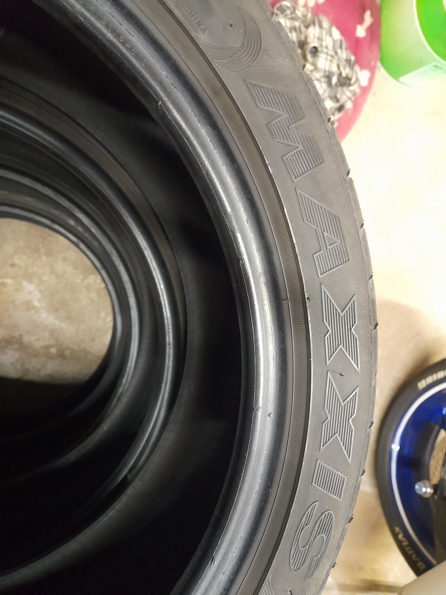 Vendo pneus maxxis 215/45/17