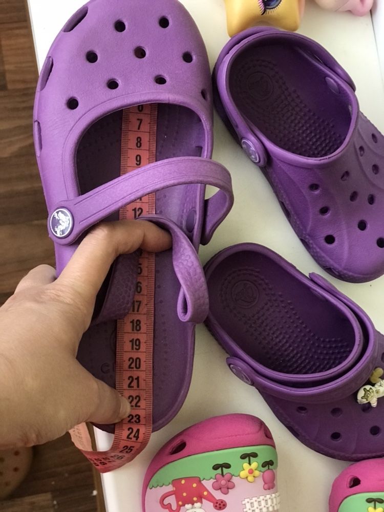 Сабо закрытые фиолетовые босоножки Crocs производства Вьетнам