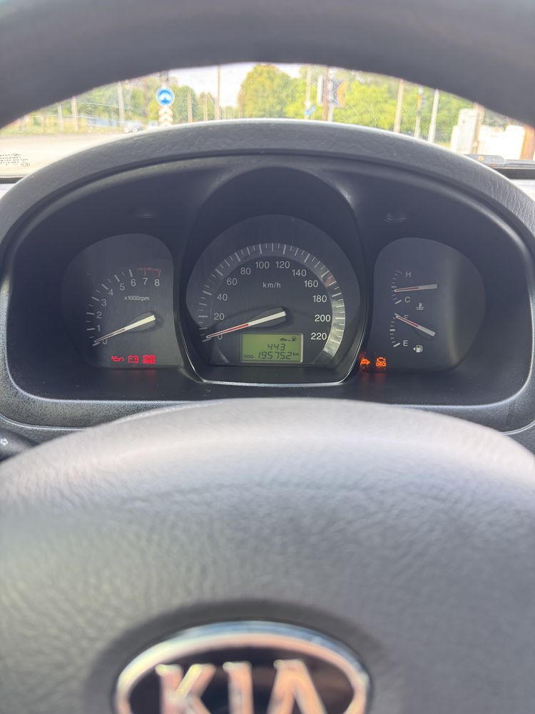 Продам Kia Cerato 2.0