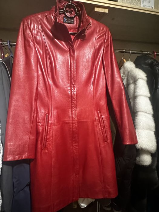 Продам красное полупальто из натуральной кожи