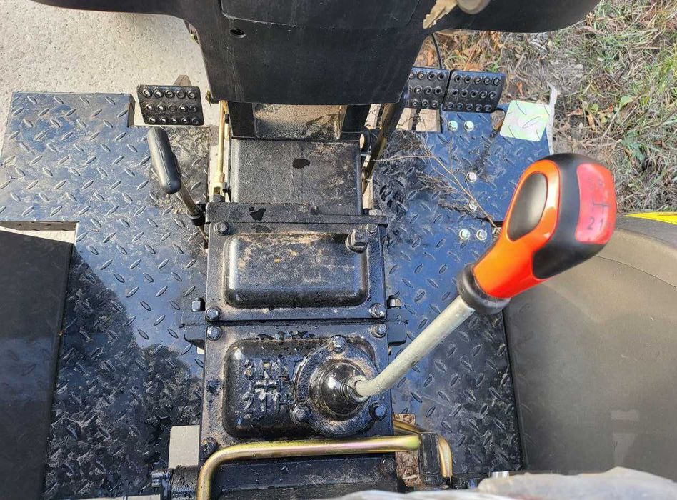 Мінітрактор Скаут XT 244: 24 к.с., 3-циліндровий, Повний Привід 4х4