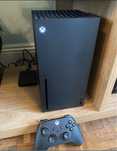 Xbox Series X 1TB + 2 pady