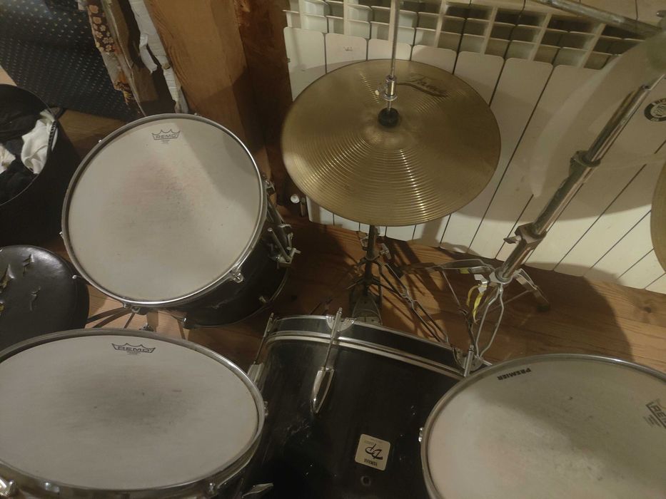 Bateria usada YAMAHA DP séries. Está em bom estado.