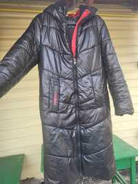 Тепла стильна чорна зимня курточка подовжена( куртка)