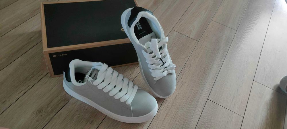 Jasnoszare trampki Cropp 44 (28,5 cm)