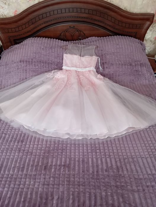 Вечернее розовое платье