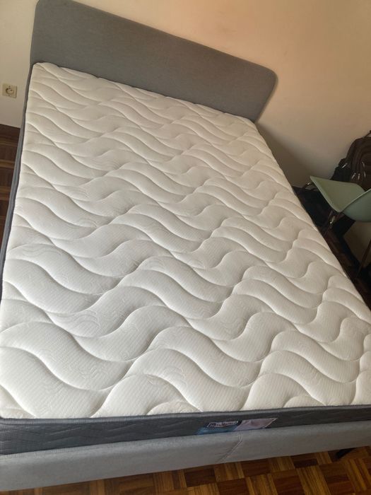 Cama com colchão menos de 2 anos de uso