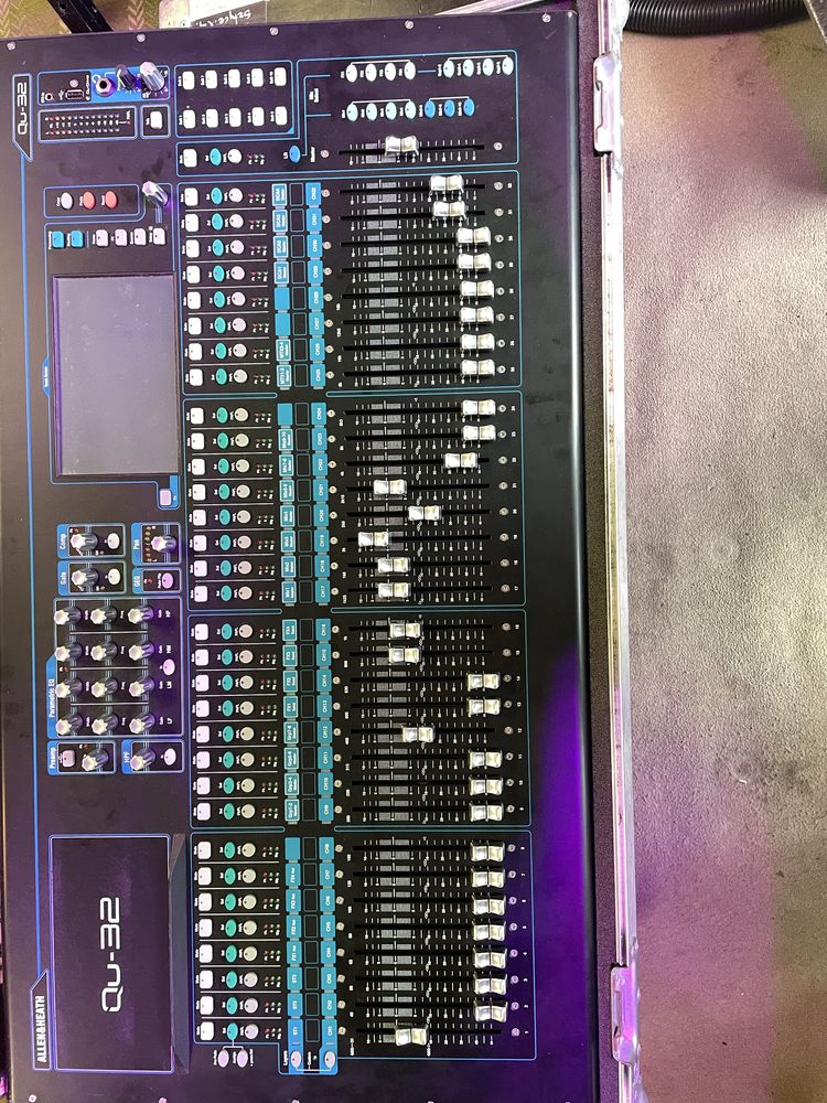 Allen Heath Qu 32 w case plus Stagebox AR 24/12