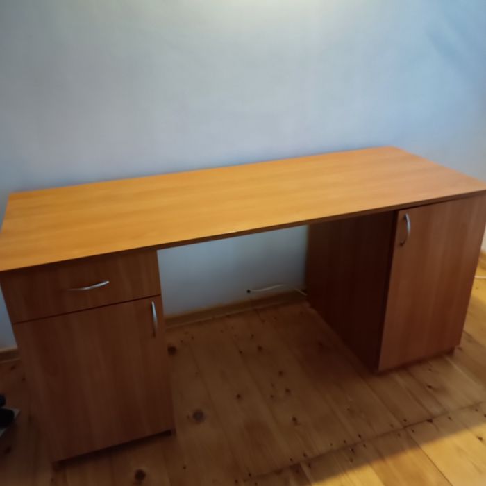 Duże biurko w bardzo dobrym stanie