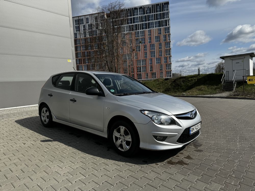 Продам Hyundai i30 2011 р.  1.4 газ/бензин