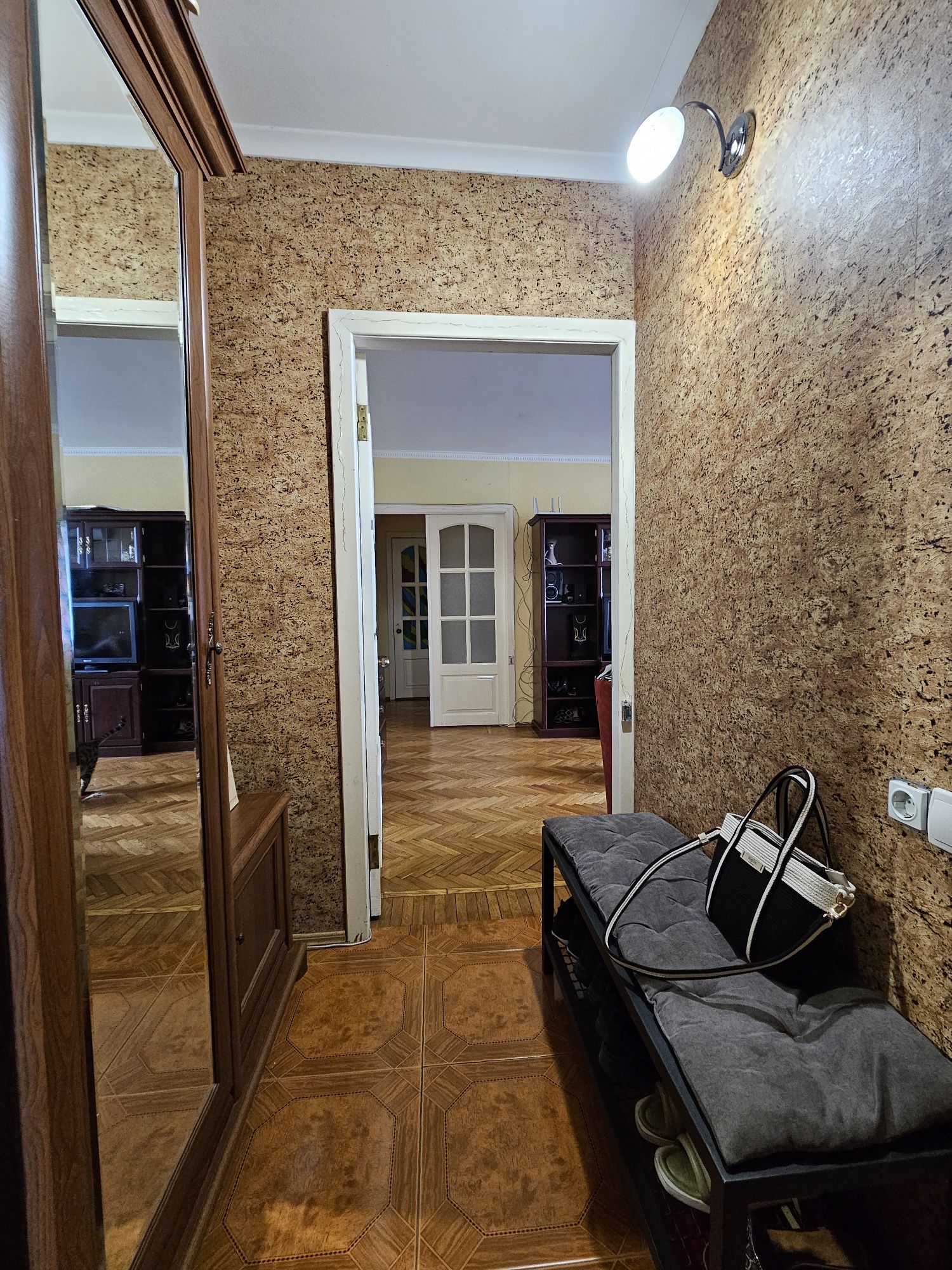 Продам 3 к кв с гаражом район Гагарина