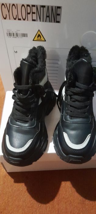 Зимові кросівки 38 р.