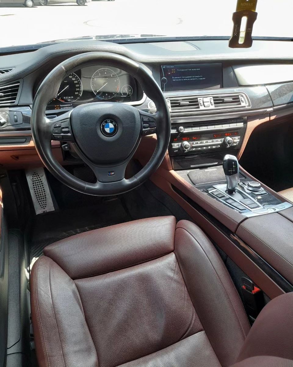 Продам BMW 750 I 4.4 TWIN TURBO