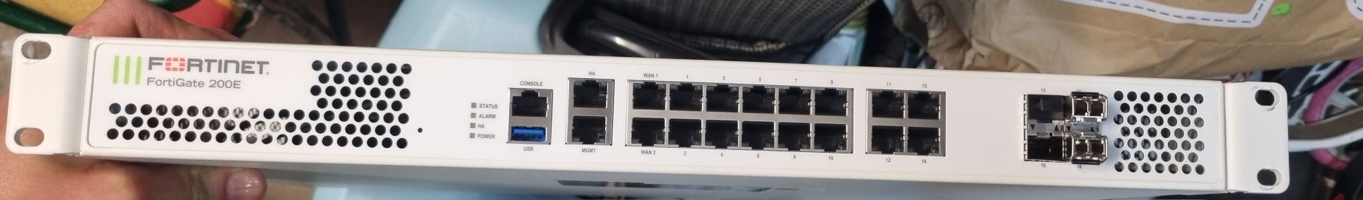 Router Fortinet FortiGate 200e