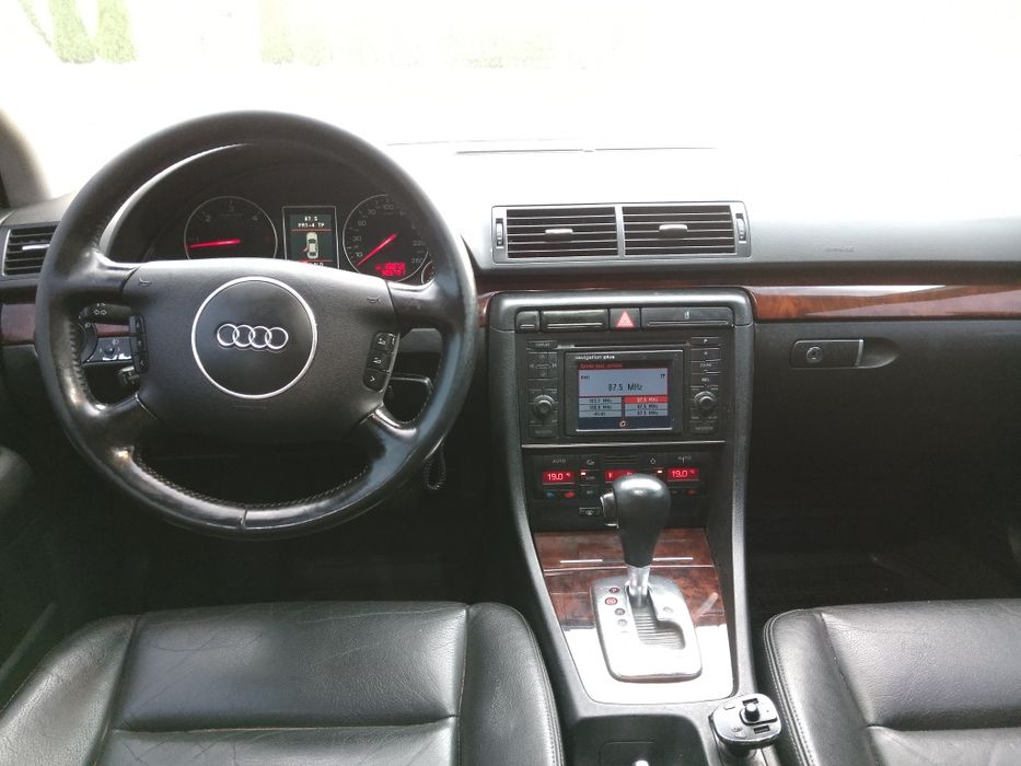 AUDI A4B6 V6 2.5 TDI хороший стан